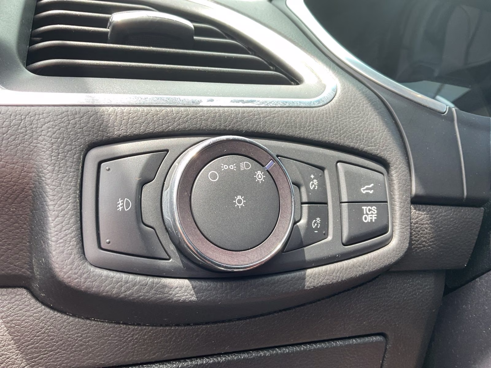 2019 Black Metallic Ford Edge Titanium AWD SUV