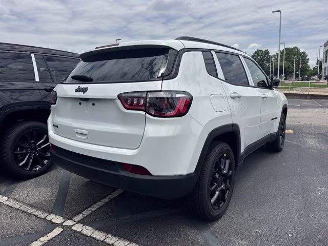 2026 Bright White Clearcoat Jeep Compass Latitude Altitude 4X4 SUV