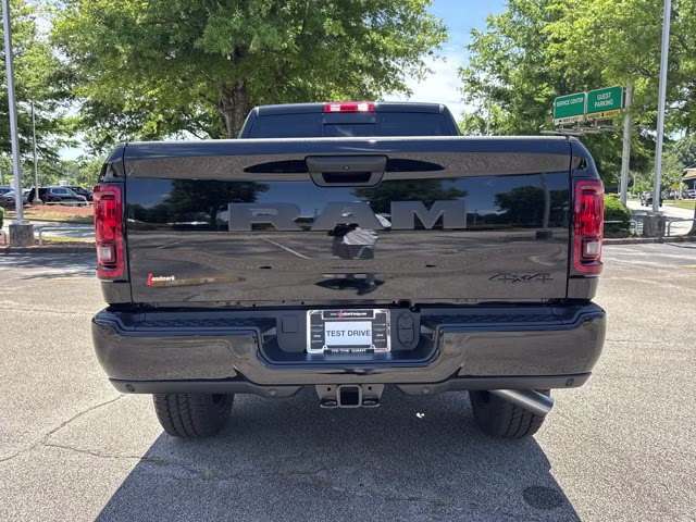 2026 Diamond Black Crystal Pearlcoat Ram 2500 Black Express 4X4 Truck