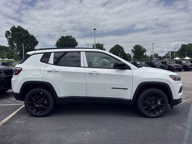 2026 Bright White Clearcoat Jeep Compass Latitude Altitude 4X4 SUV
