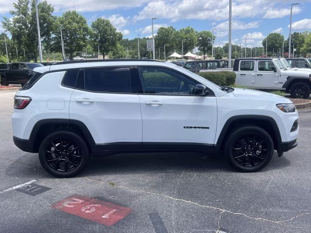 2026 Bright White Clearcoat Jeep Compass Latitude Altitude 4X4 SUV