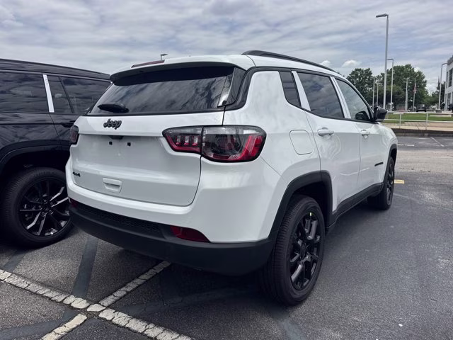 2026 Bright White Clearcoat Jeep Compass Latitude Altitude 4X4 SUV