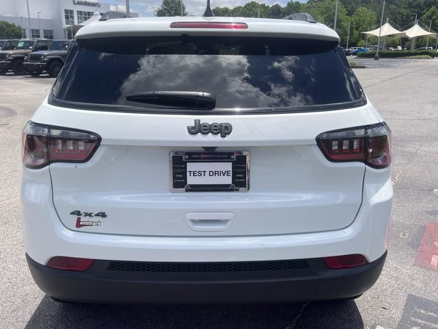 2026 Bright White Clearcoat Jeep Compass Latitude Altitude 4X4 SUV