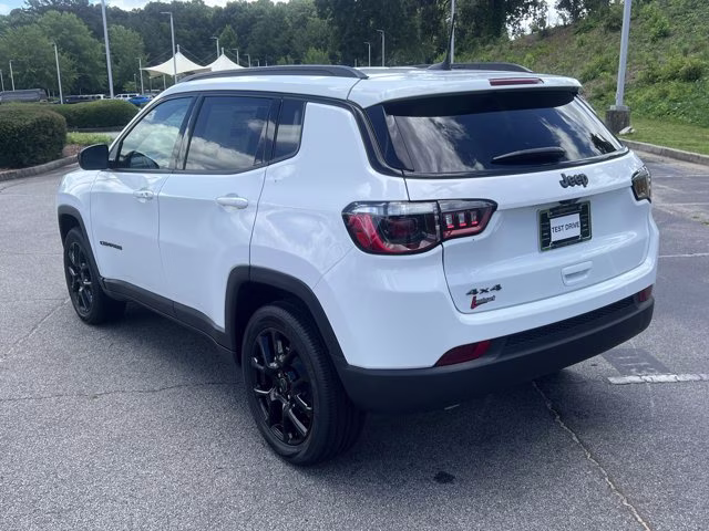 2026 Bright White Clearcoat Jeep Compass Latitude Altitude 4X4 SUV