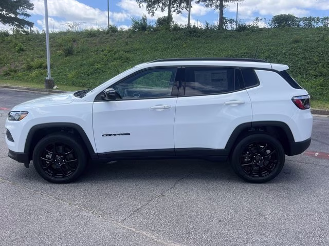 2026 Bright White Clearcoat Jeep Compass Latitude Altitude 4X4 SUV