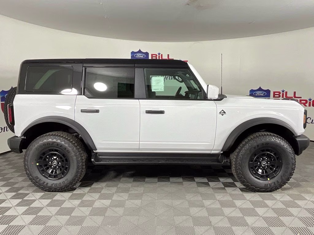2026 Oxford White Ford Bronco Outer Banks 4X4 SUV