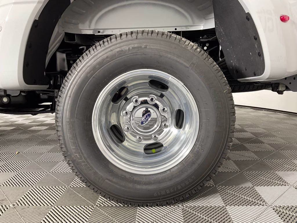 2026 Avalanche Ford Super Duty F-350 DRW Platinum 4X4 Truck
