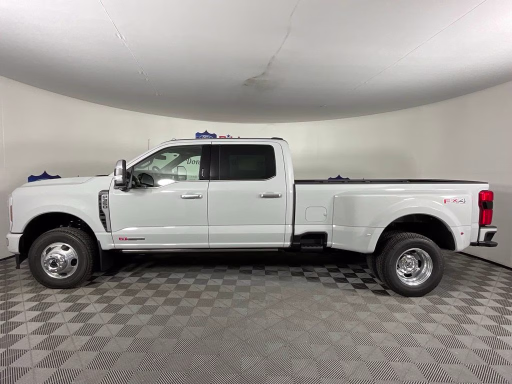 2026 Avalanche Ford Super Duty F-350 DRW Platinum 4X4 Truck