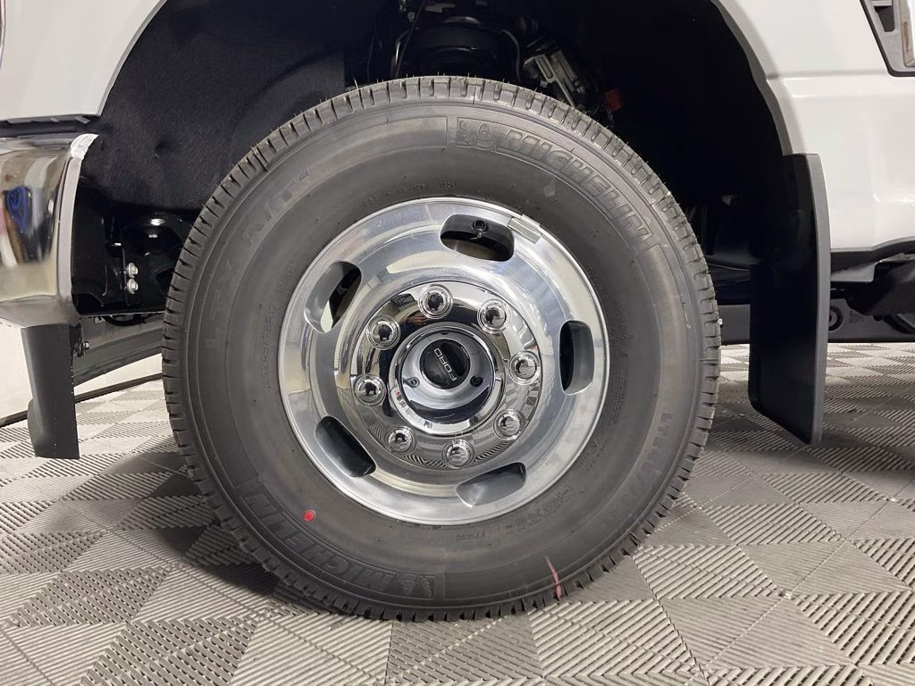 2026 Avalanche Ford Super Duty F-350 DRW Lariat 4X4 Truck