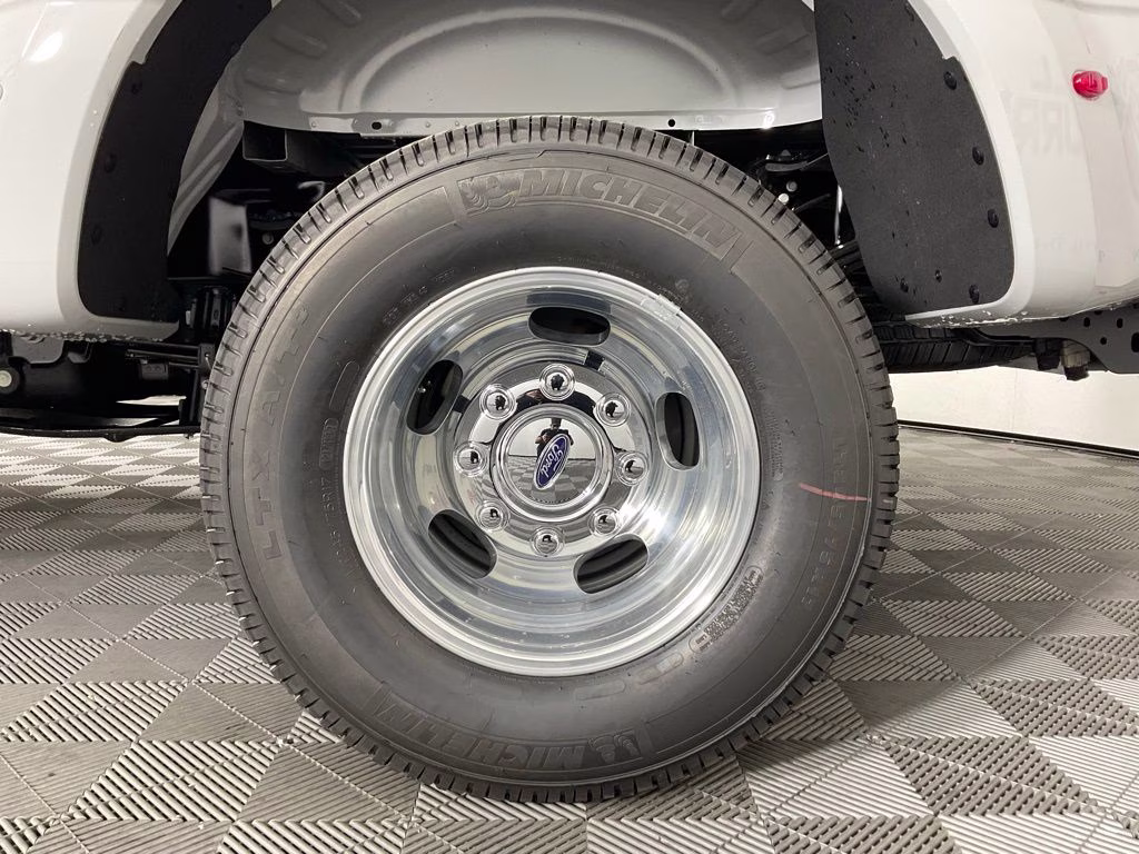 2026 Avalanche Ford Super Duty F-350 DRW Lariat 4X4 Truck