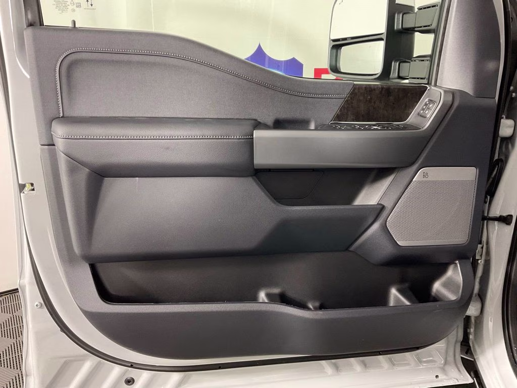 2026 Avalanche Ford Super Duty F-350 DRW Lariat 4X4 Truck