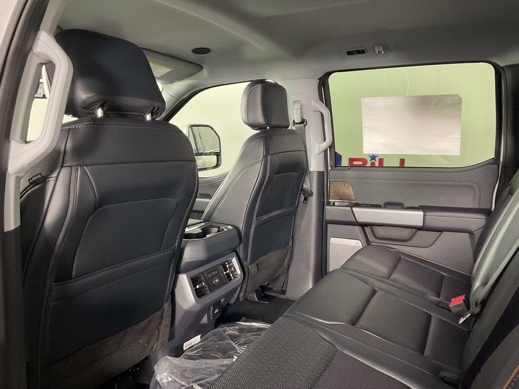 2026 Avalanche Ford Super Duty F-350 DRW Lariat 4X4 Truck