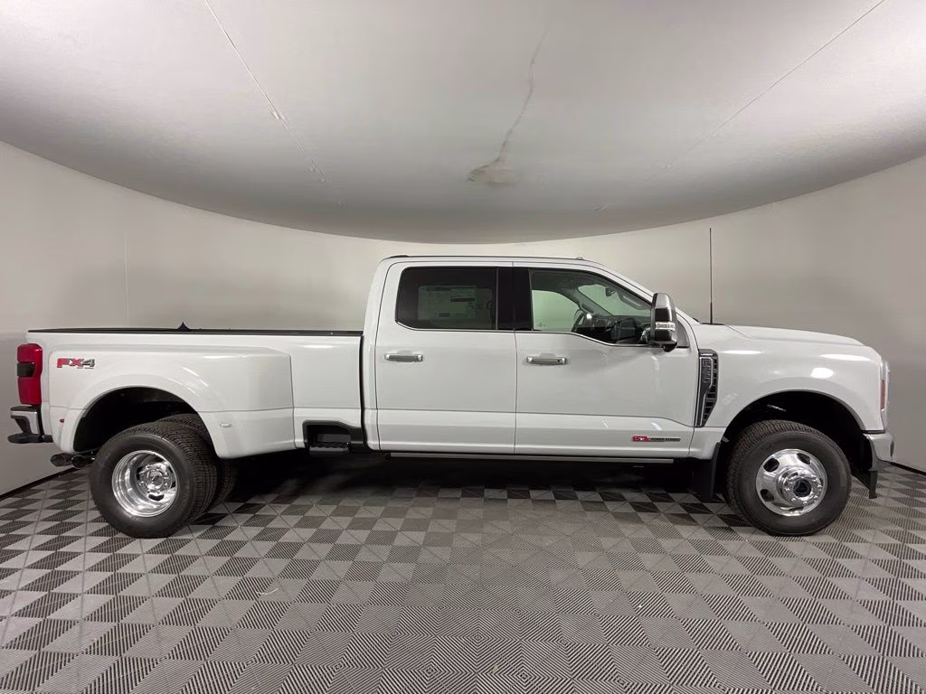 2026 Avalanche Ford Super Duty F-350 DRW Lariat 4X4 Truck