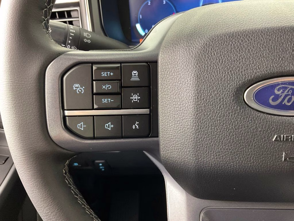 2026 Avalanche Ford Super Duty F-350 DRW Lariat 4X4 Truck