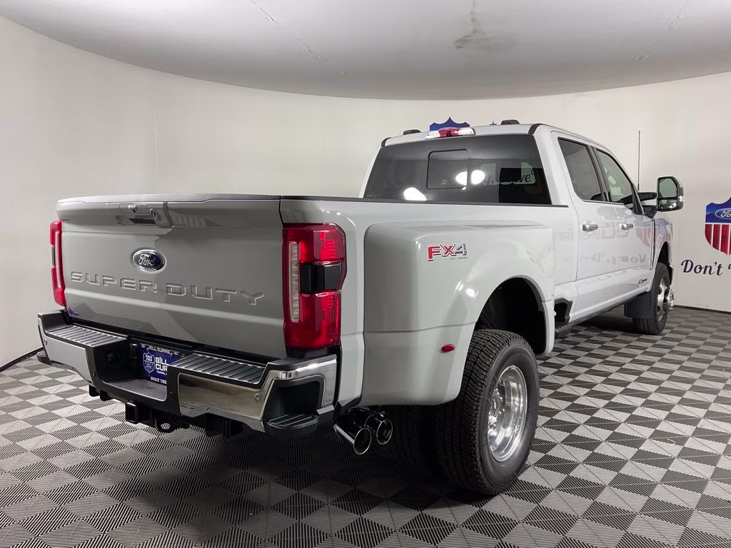 2026 Avalanche Ford Super Duty F-350 DRW Lariat 4X4 Truck