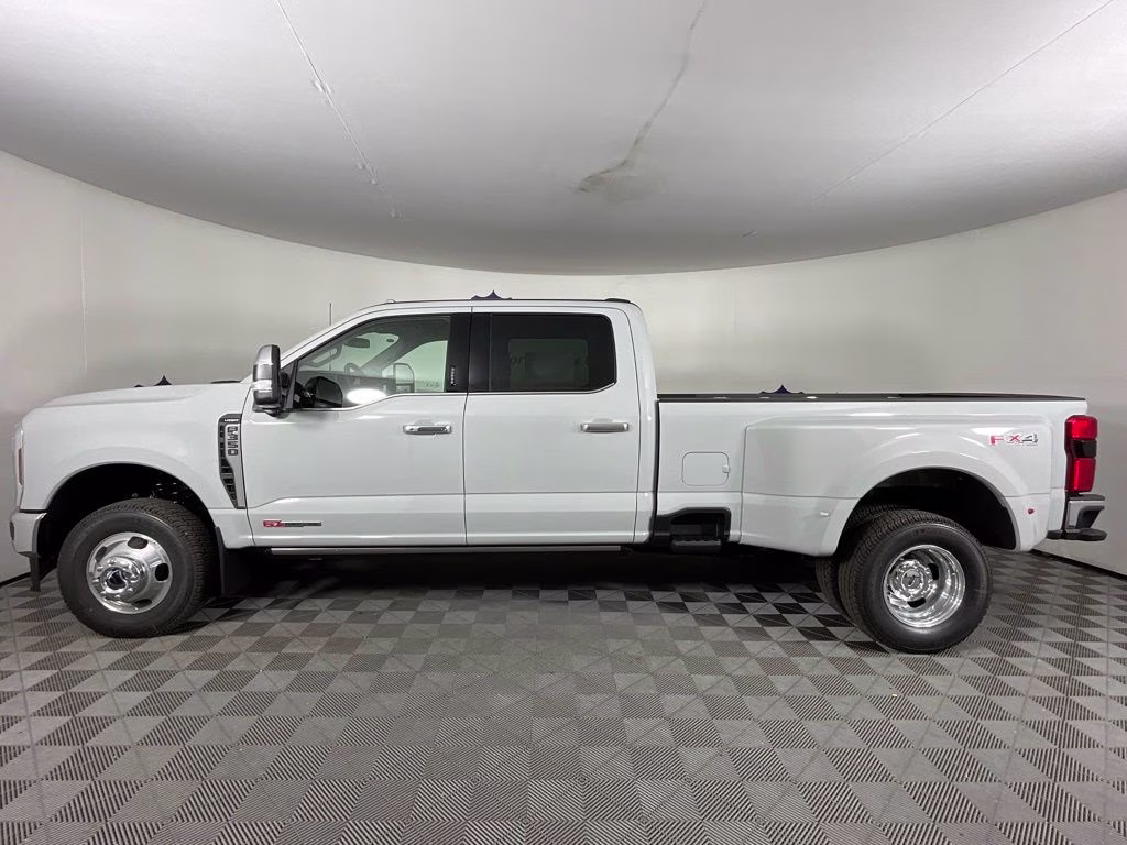 2026 Avalanche Ford Super Duty F-350 DRW Lariat 4X4 Truck