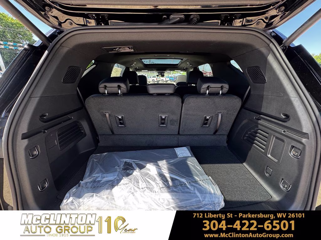 2026 Mosaic Black Metallic Chevrolet Traverse LT AWD SUV