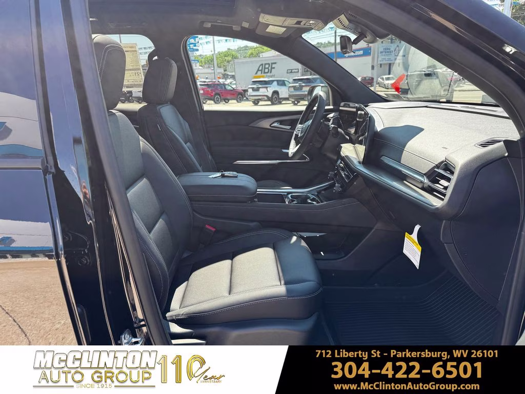 2026 Mosaic Black Metallic Chevrolet Traverse LT AWD SUV