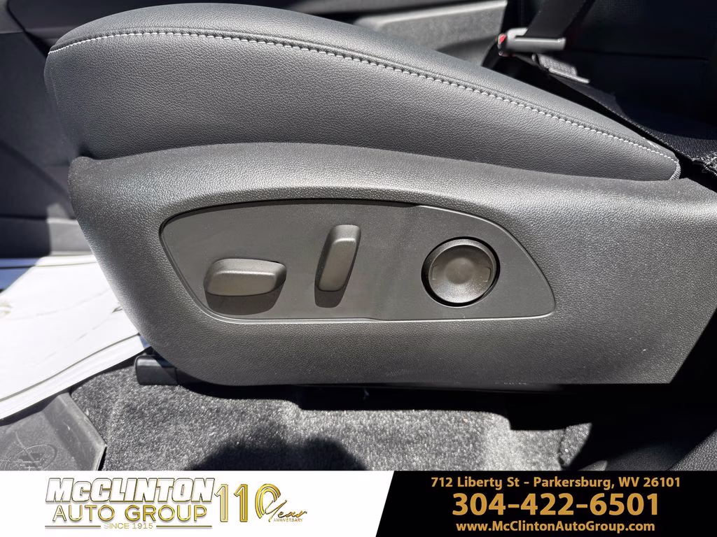 2026 Mosaic Black Metallic Chevrolet Traverse LT AWD SUV
