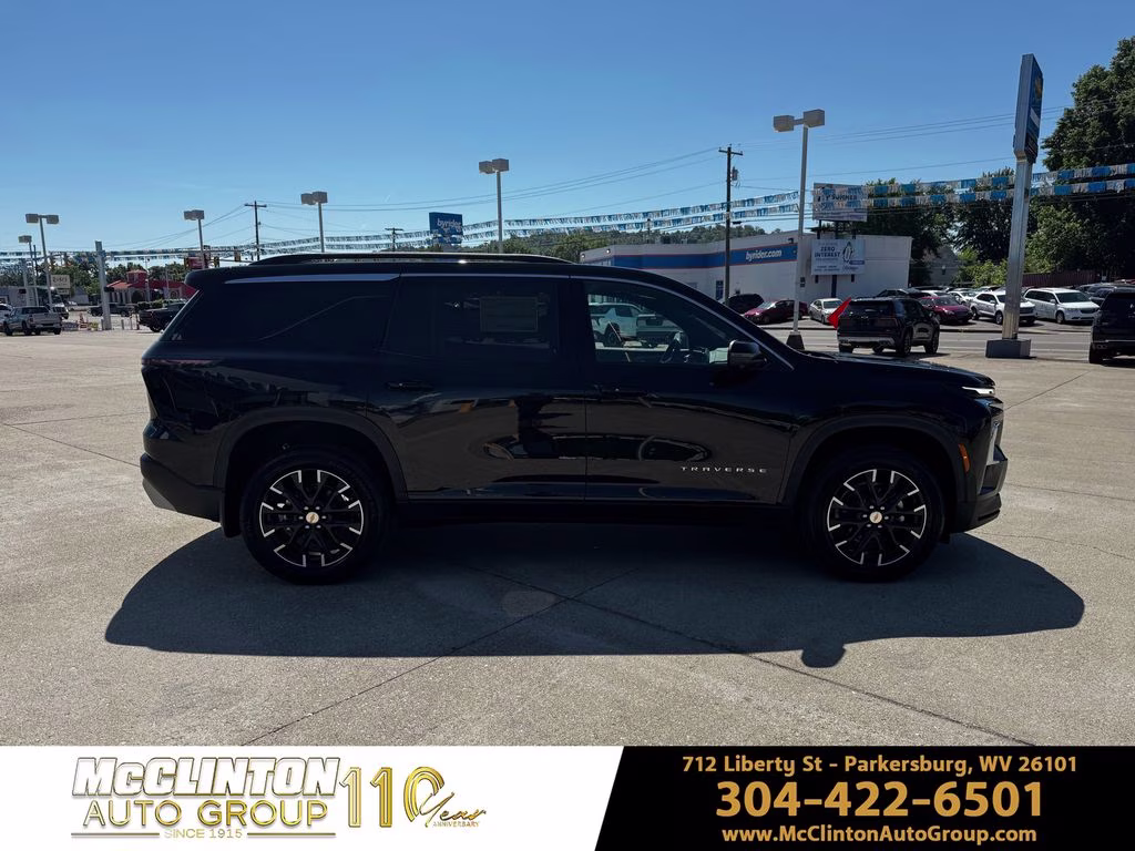 2026 Mosaic Black Metallic Chevrolet Traverse LT AWD SUV