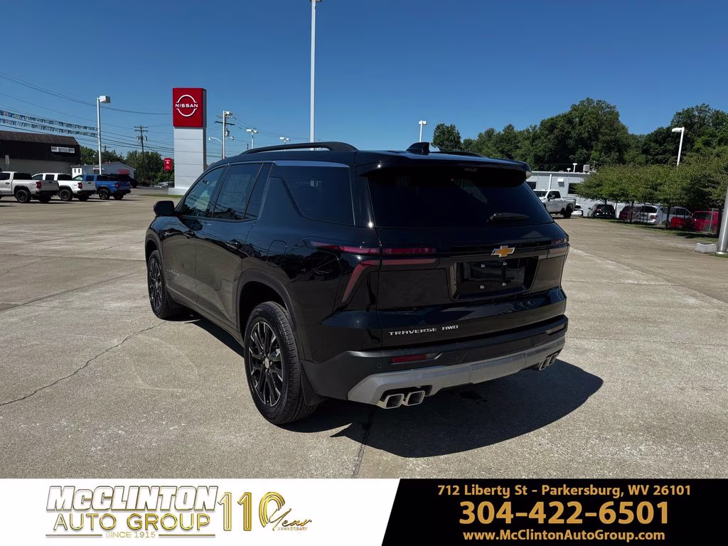 2026 Mosaic Black Metallic Chevrolet Traverse LT AWD SUV