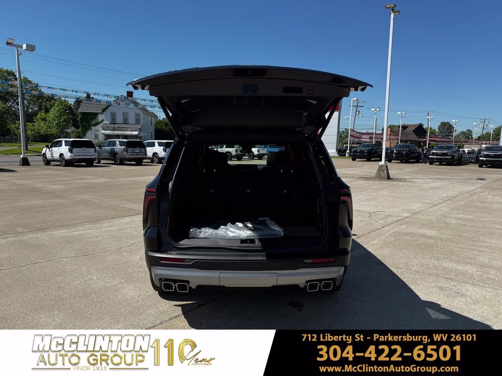 2026 Mosaic Black Metallic Chevrolet Traverse LT AWD SUV