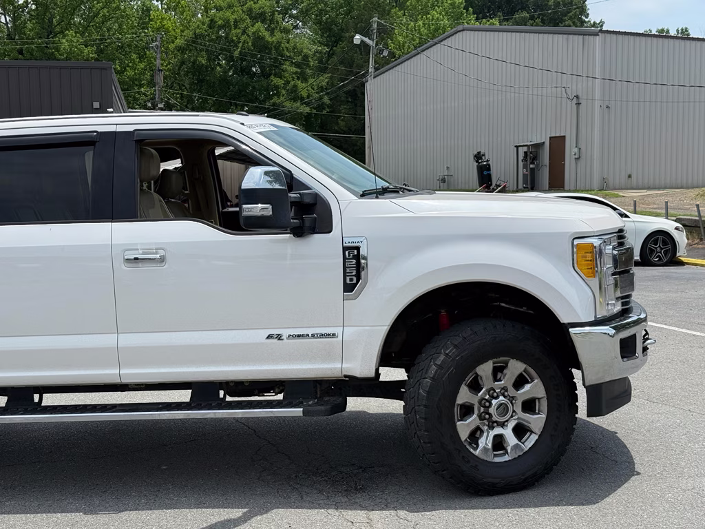 2017 WHITE PLATINUM MET TRI-COAT Ford Super Duty F-250 SRW Lariat 4X4 Truck