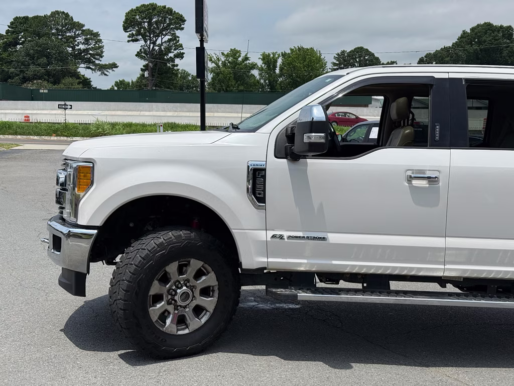 2017 WHITE PLATINUM MET TRI-COAT Ford Super Duty F-250 SRW Lariat 4X4 Truck