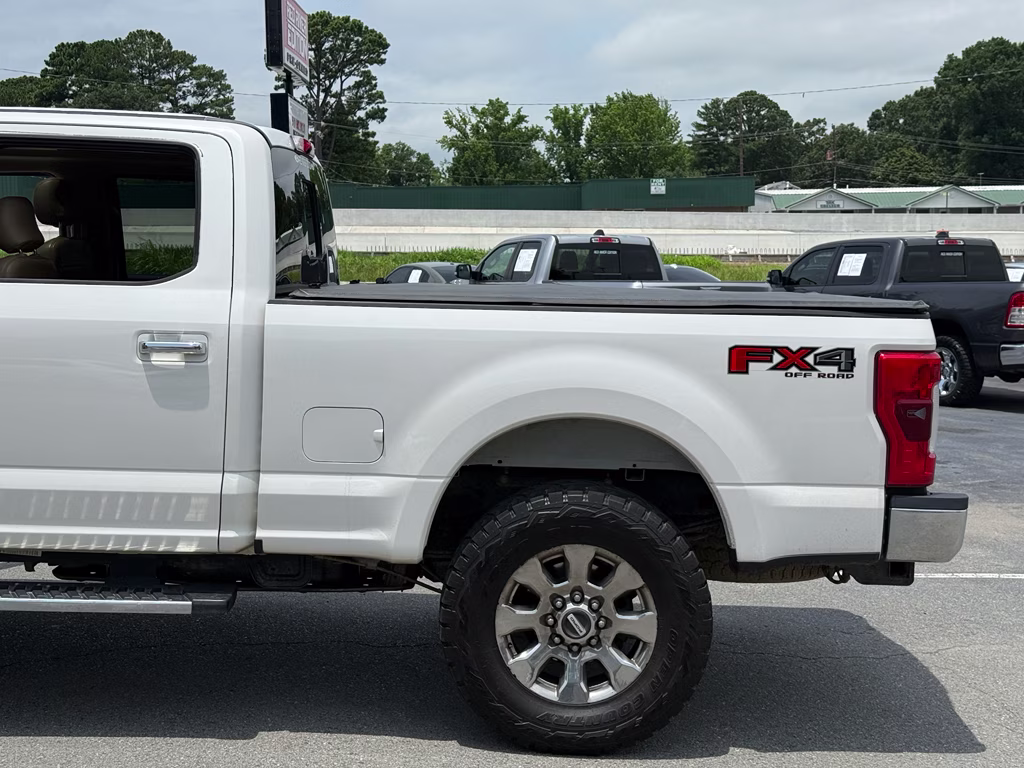 2017 WHITE PLATINUM MET TRI-COAT Ford Super Duty F-250 SRW Lariat 4X4 Truck