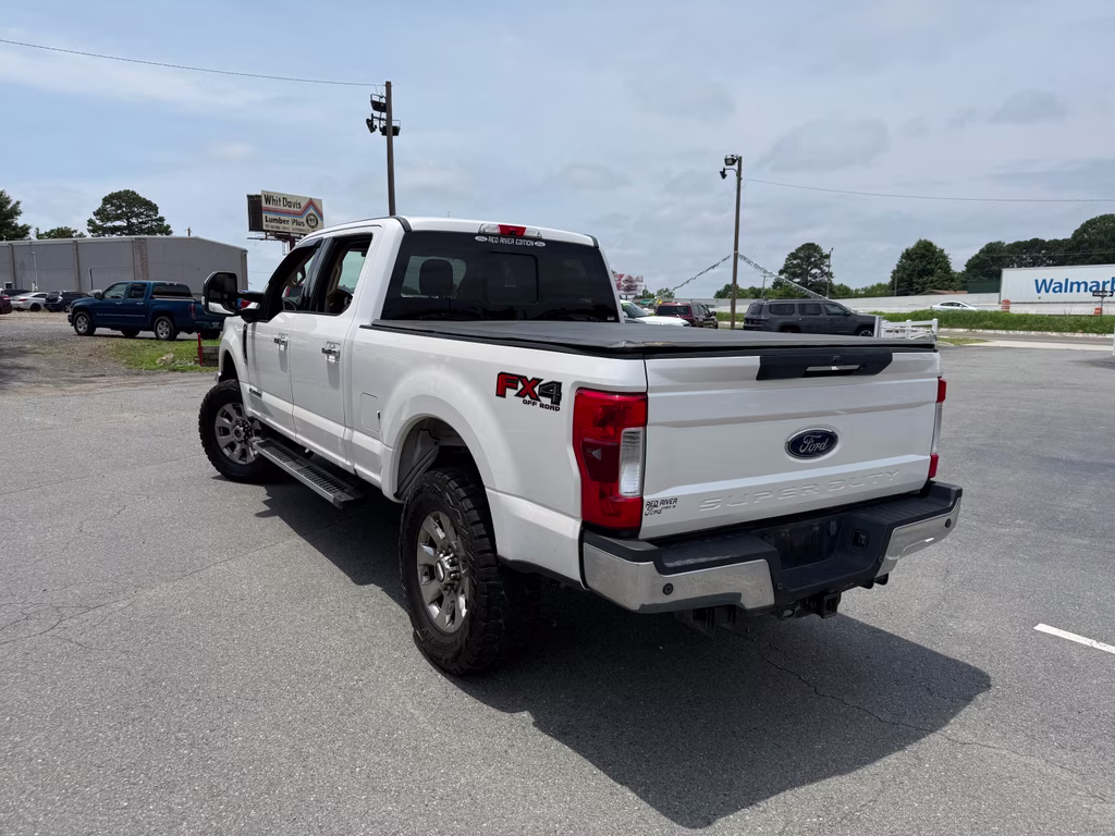 2017 WHITE PLATINUM MET TRI-COAT Ford Super Duty F-250 SRW Lariat 4X4 Truck