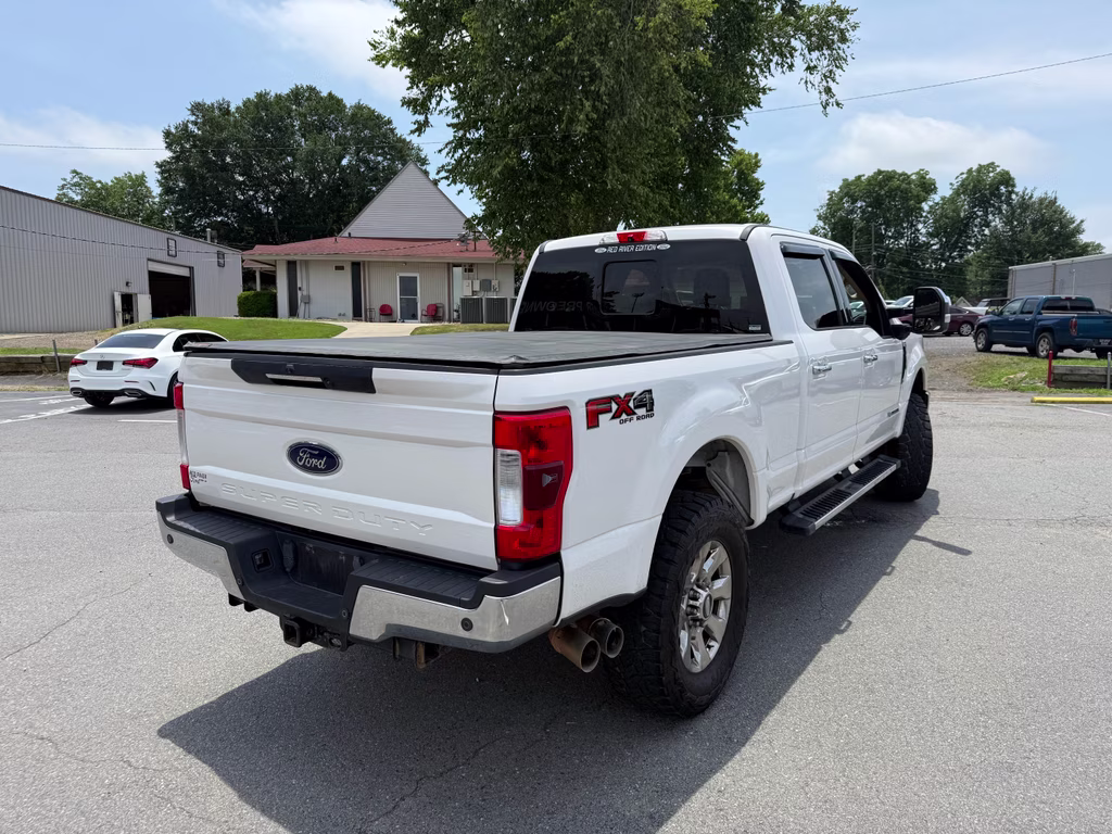 2017 WHITE PLATINUM MET TRI-COAT Ford Super Duty F-250 SRW Lariat 4X4 Truck