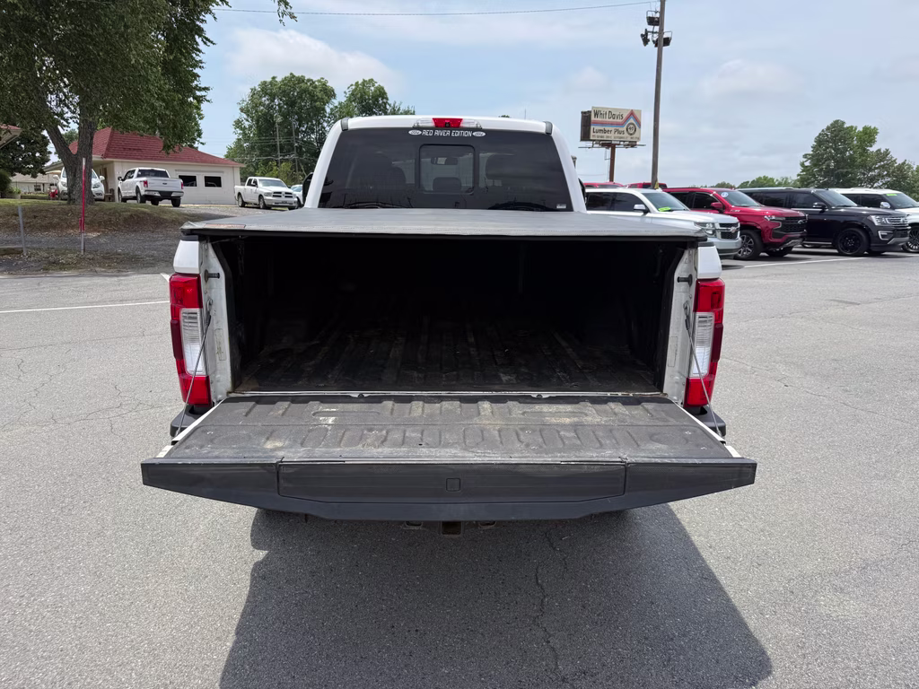 2017 WHITE PLATINUM MET TRI-COAT Ford Super Duty F-250 SRW Lariat 4X4 Truck