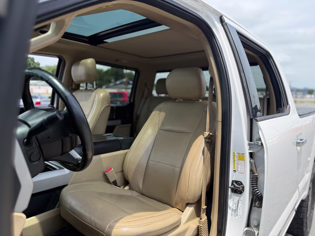 2017 WHITE PLATINUM MET TRI-COAT Ford Super Duty F-250 SRW Lariat 4X4 Truck