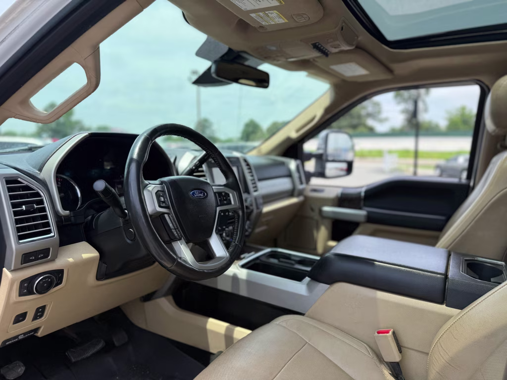 2017 WHITE PLATINUM MET TRI-COAT Ford Super Duty F-250 SRW Lariat 4X4 Truck