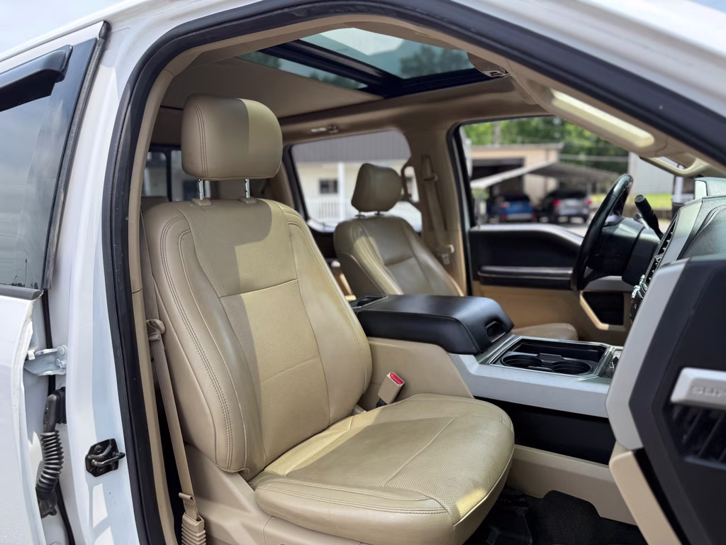 2017 WHITE PLATINUM MET TRI-COAT Ford Super Duty F-250 SRW Lariat 4X4 Truck