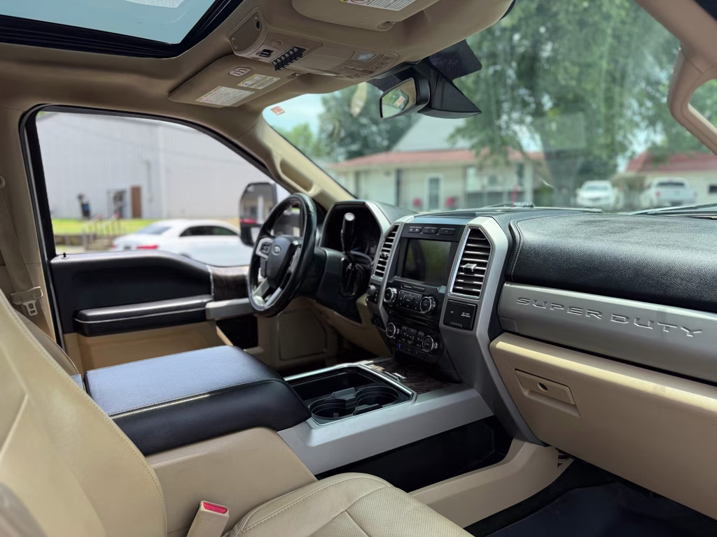 2017 WHITE PLATINUM MET TRI-COAT Ford Super Duty F-250 SRW Lariat 4X4 Truck