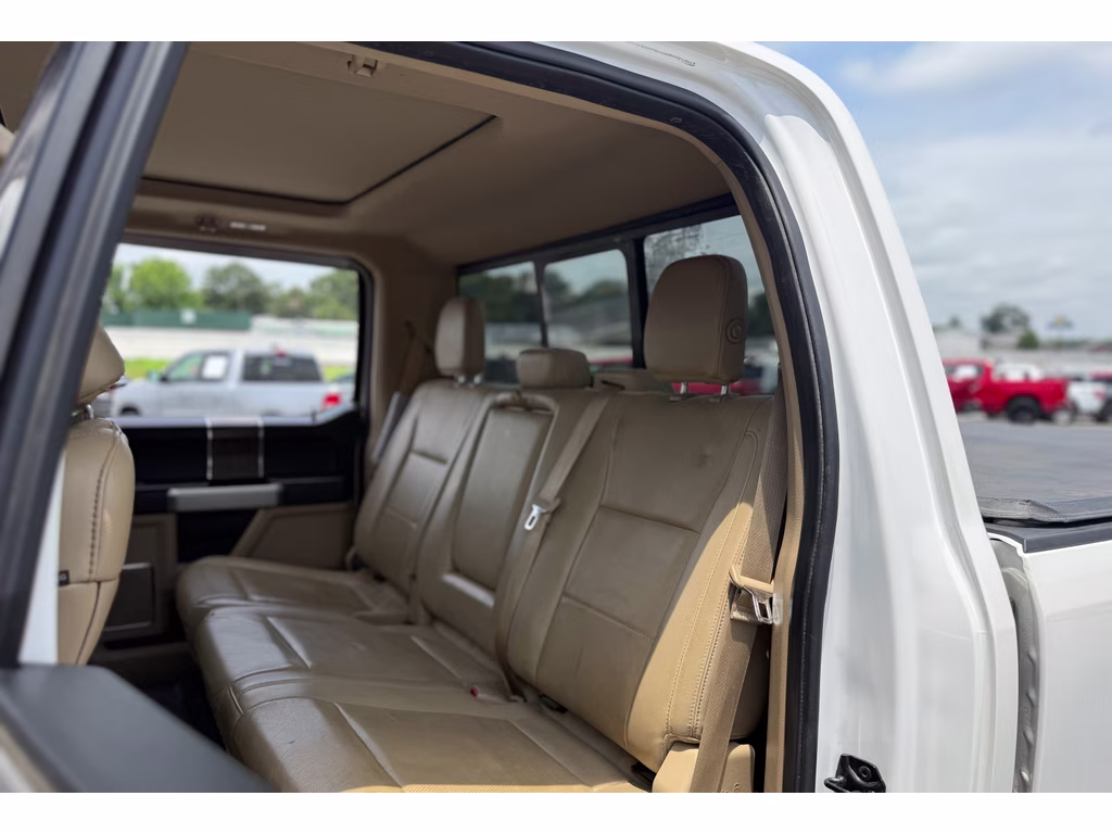 2017 WHITE PLATINUM MET TRI-COAT Ford Super Duty F-250 SRW Lariat 4X4 Truck