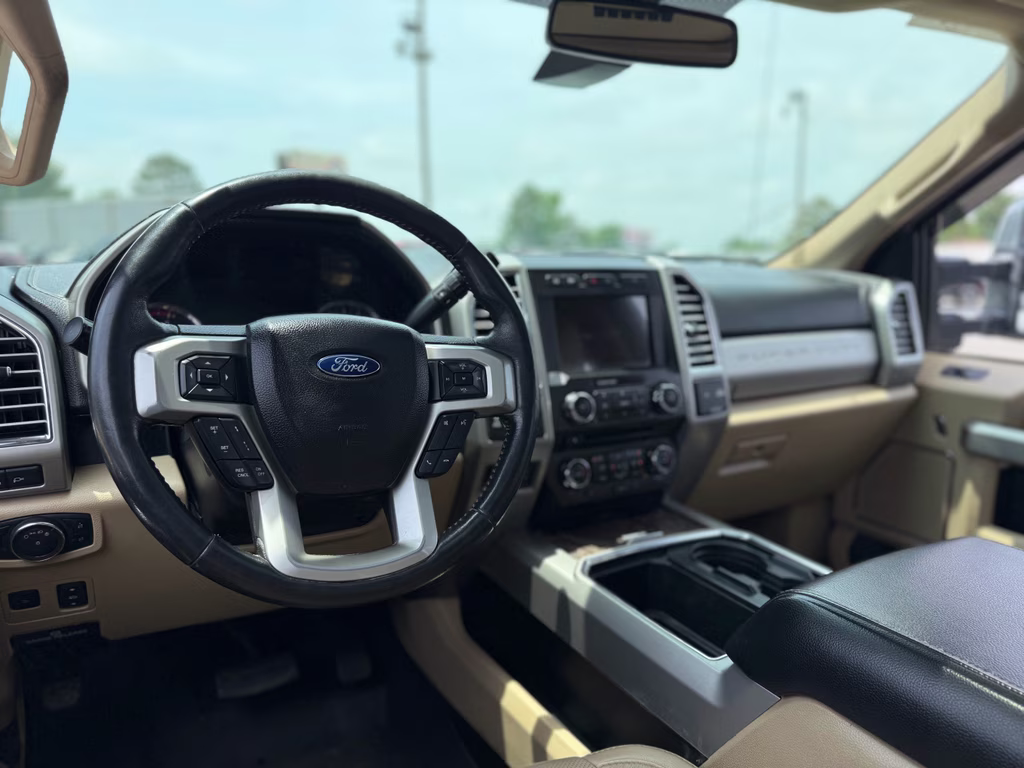 2017 WHITE PLATINUM MET TRI-COAT Ford Super Duty F-250 SRW Lariat 4X4 Truck