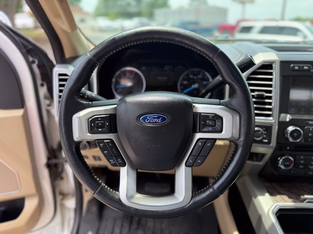 2017 WHITE PLATINUM MET TRI-COAT Ford Super Duty F-250 SRW Lariat 4X4 Truck