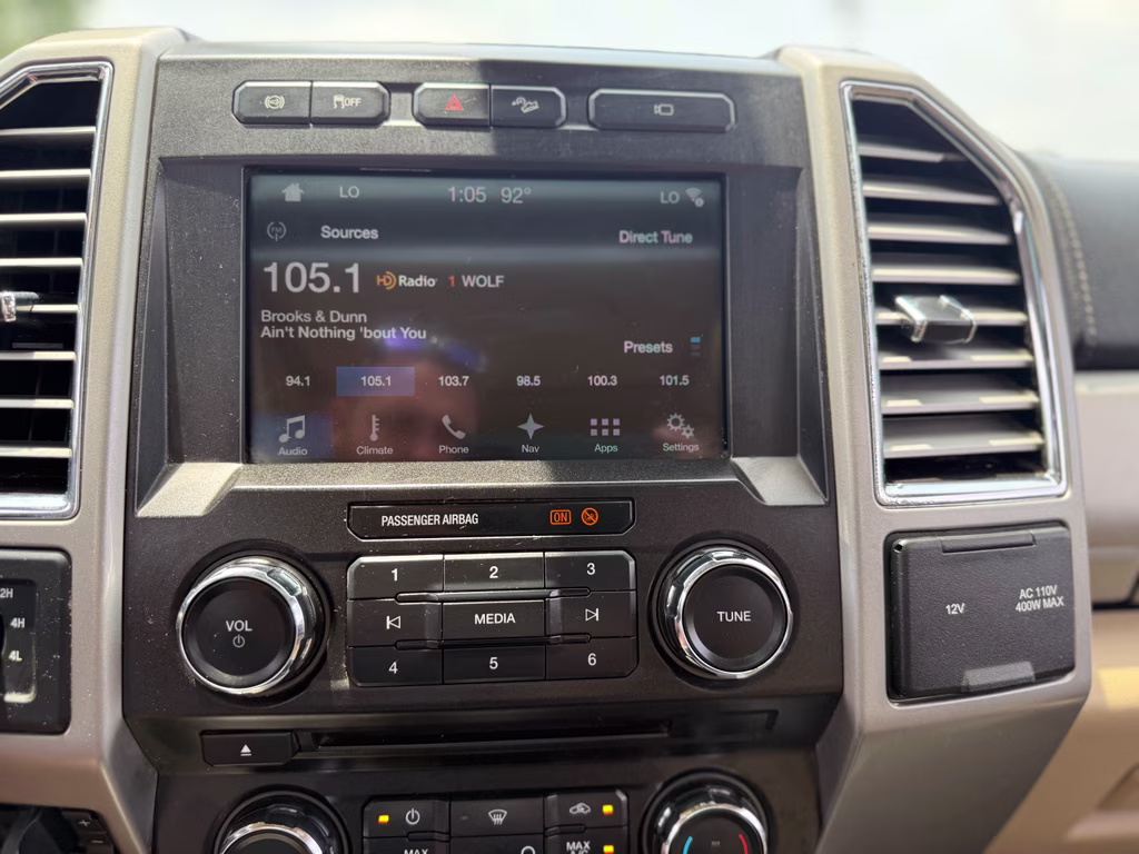 2017 WHITE PLATINUM MET TRI-COAT Ford Super Duty F-250 SRW Lariat 4X4 Truck