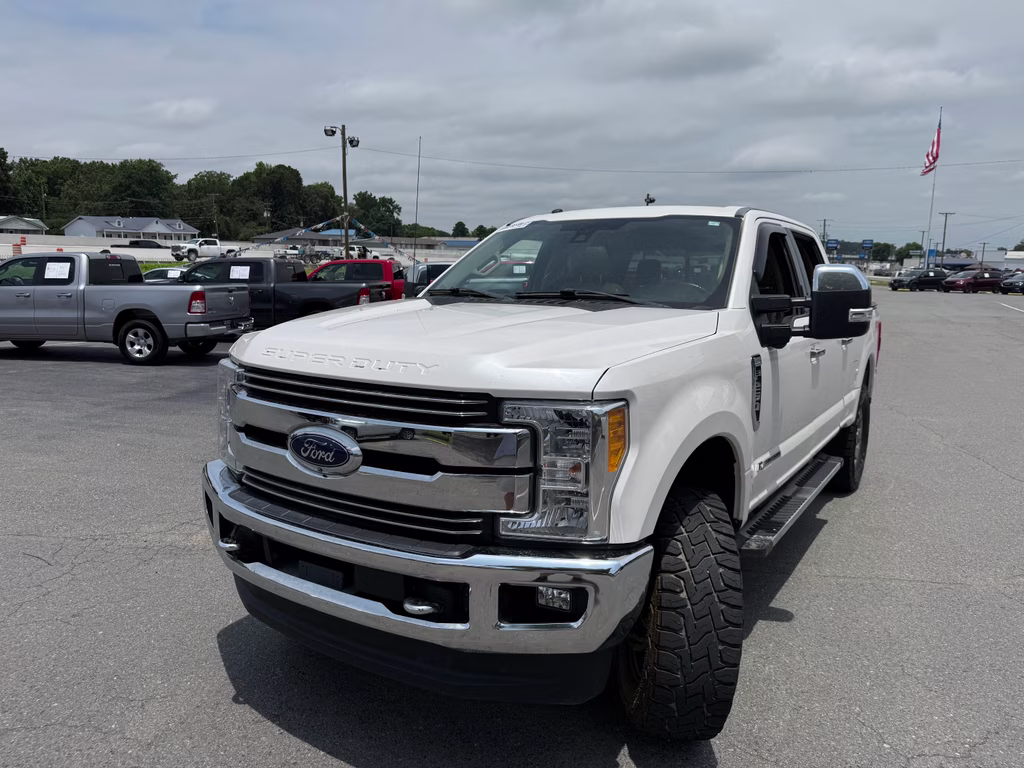 2017 WHITE PLATINUM MET TRI-COAT Ford Super Duty F-250 SRW Lariat 4X4 Truck