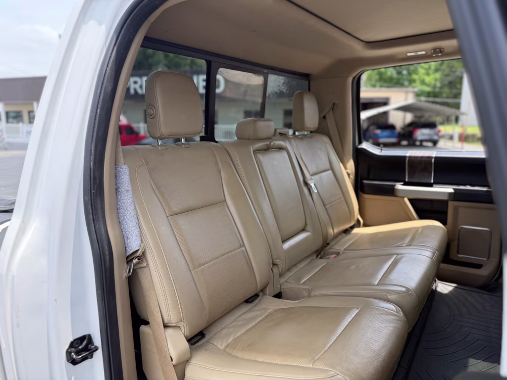 2017 WHITE PLATINUM MET TRI-COAT Ford Super Duty F-250 SRW Lariat 4X4 Truck