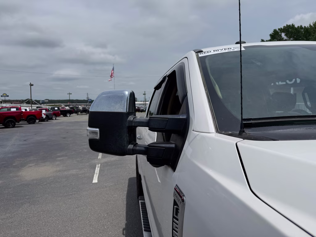 2017 WHITE PLATINUM MET TRI-COAT Ford Super Duty F-250 SRW Lariat 4X4 Truck