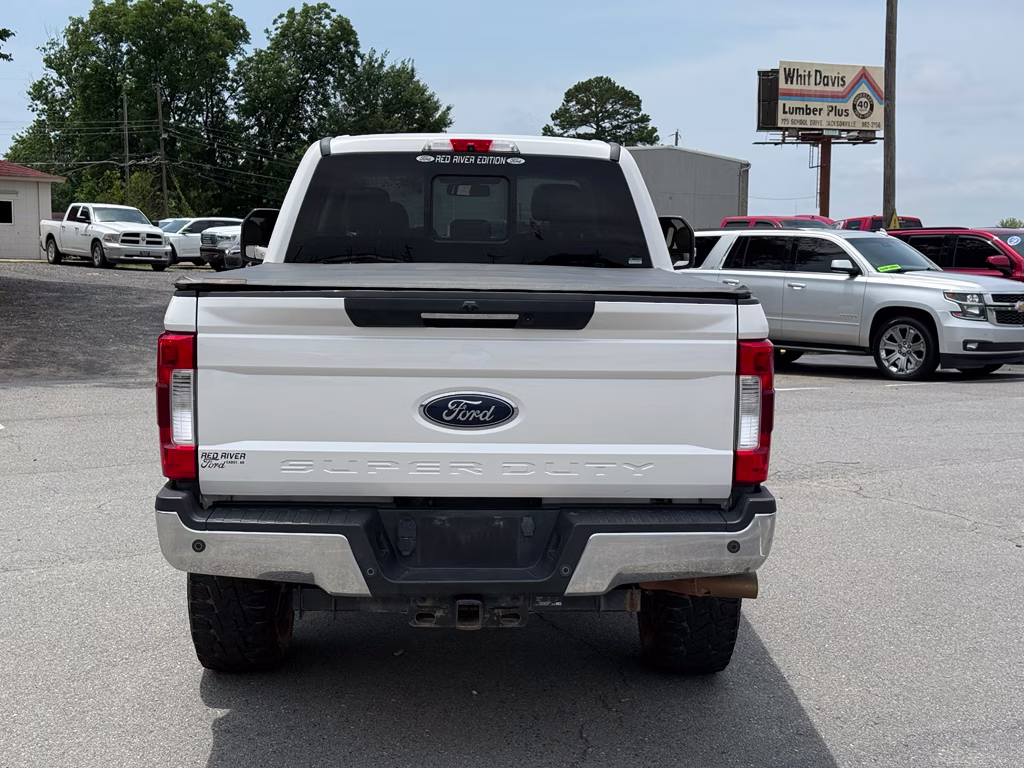 2017 WHITE PLATINUM MET TRI-COAT Ford Super Duty F-250 SRW Lariat 4X4 Truck