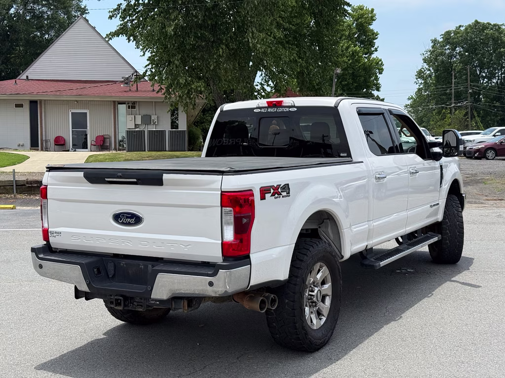 2017 WHITE PLATINUM MET TRI-COAT Ford Super Duty F-250 SRW Lariat 4X4 Truck