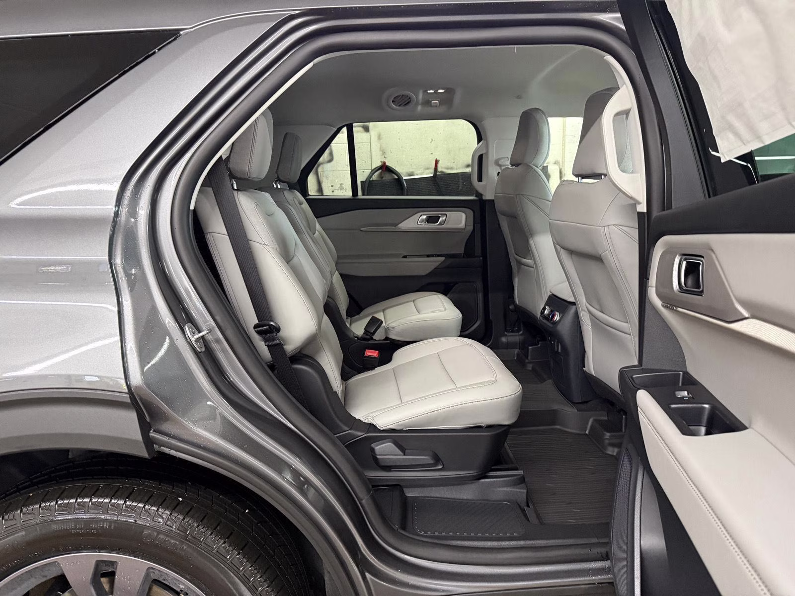 2026 CARBONIZED SPACE GRAY Ford Explorer Active w/200A Pkg 4X4 SUV