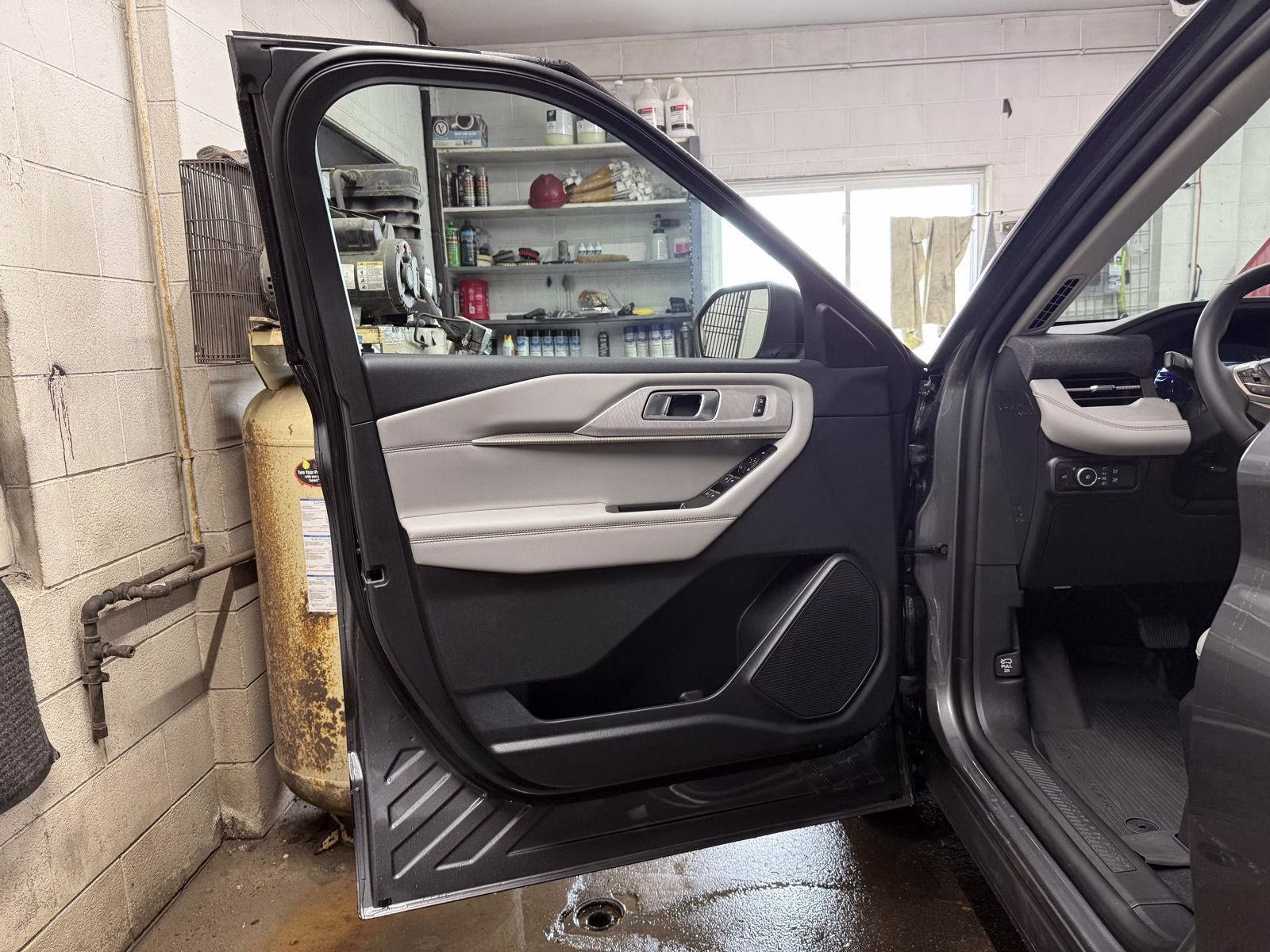 2026 CARBONIZED SPACE GRAY Ford Explorer Active w/200A Pkg 4X4 SUV