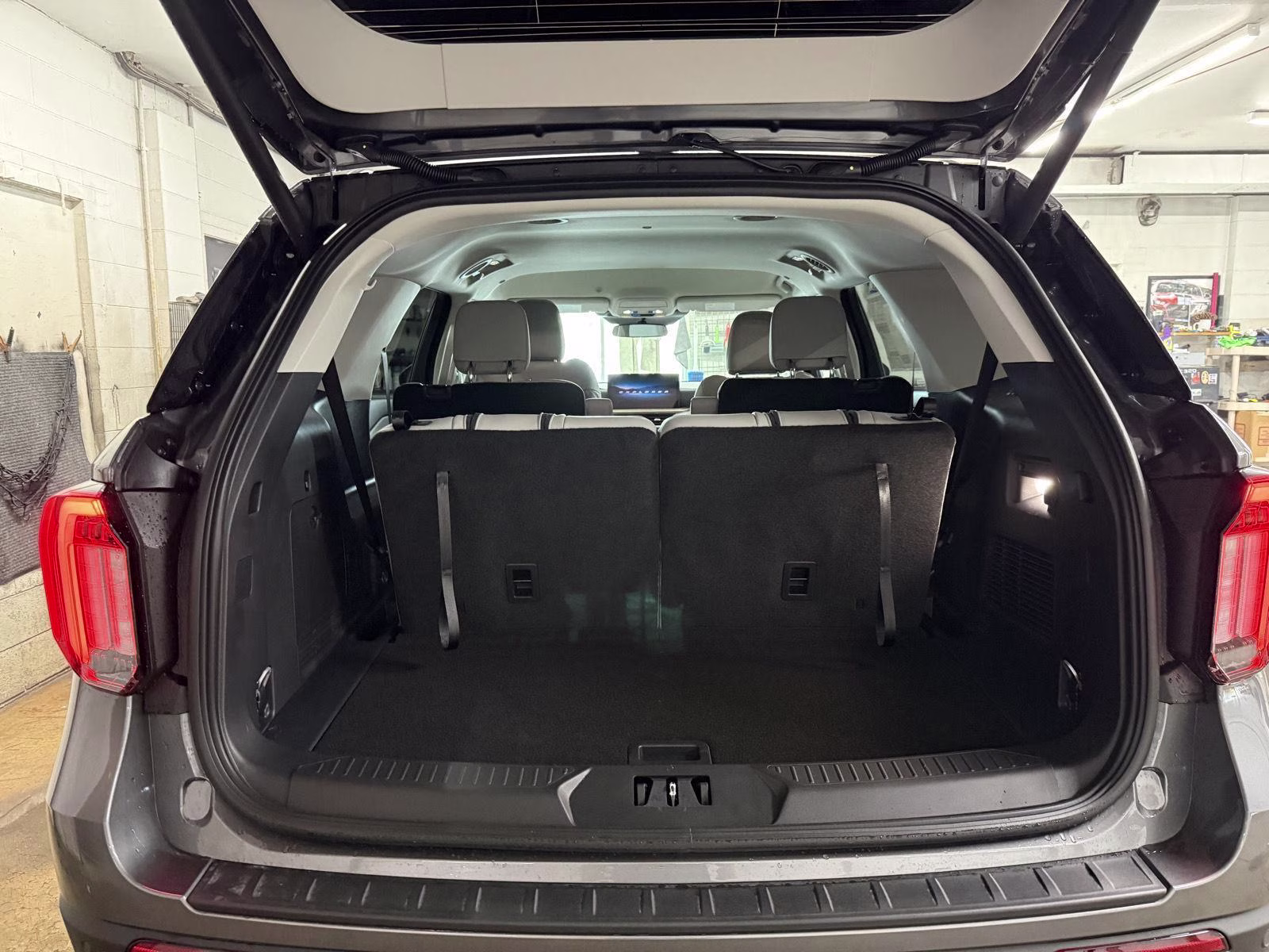 2026 CARBONIZED SPACE GRAY Ford Explorer Active w/200A Pkg 4X4 SUV