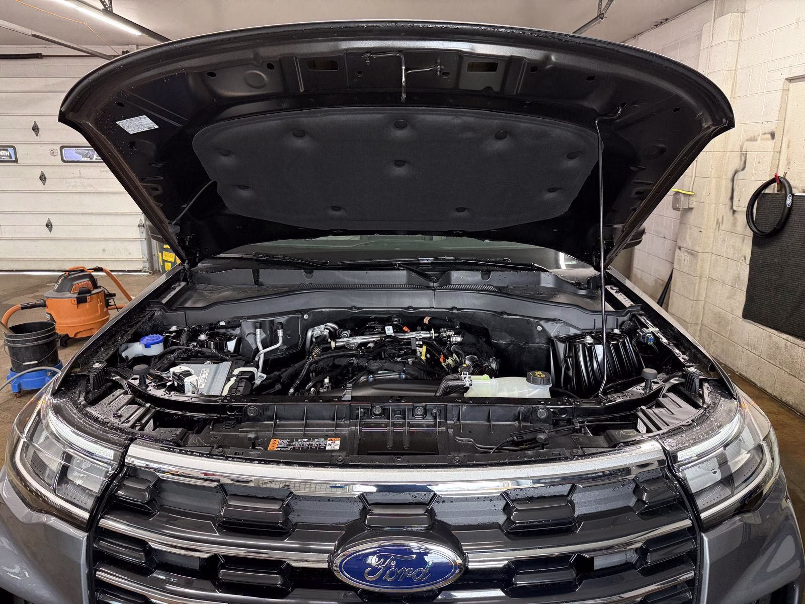 2026 CARBONIZED SPACE GRAY Ford Explorer Active w/200A Pkg 4X4 SUV