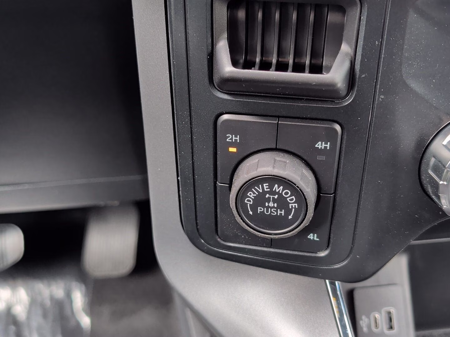 2026 Oxford White Ford F-150 XLT 4X4 Truck